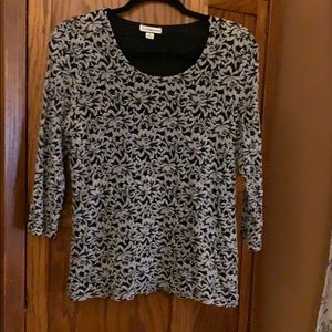 ❤️Velvety Textured Floral Top w/mesh and lining.